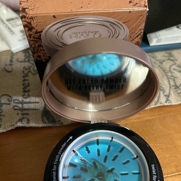 Makeup - Picture 2 of 2